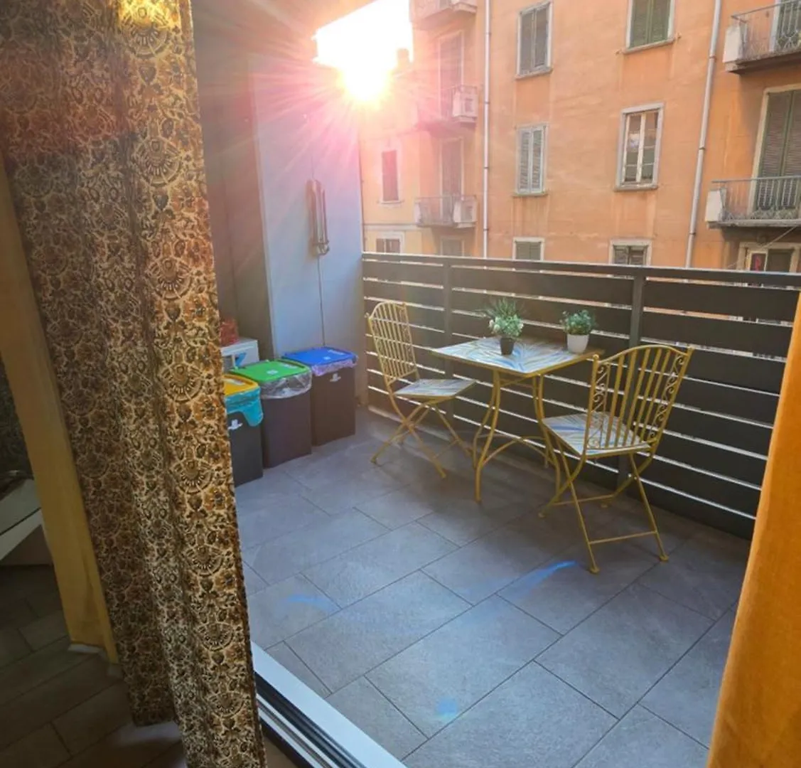 Varese Prime - Large Independent Apartment, Air Conditioning, 2 Bathrooms, 2 Free Covered Parking Spaces, No Restricted Traffic Zone, Train Station 100M, Theatre 150M, Historic City Centre Apartment