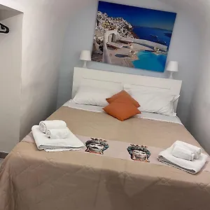 Ilgrechouse , Aeroporto di Catania Fontana Rossa Italia