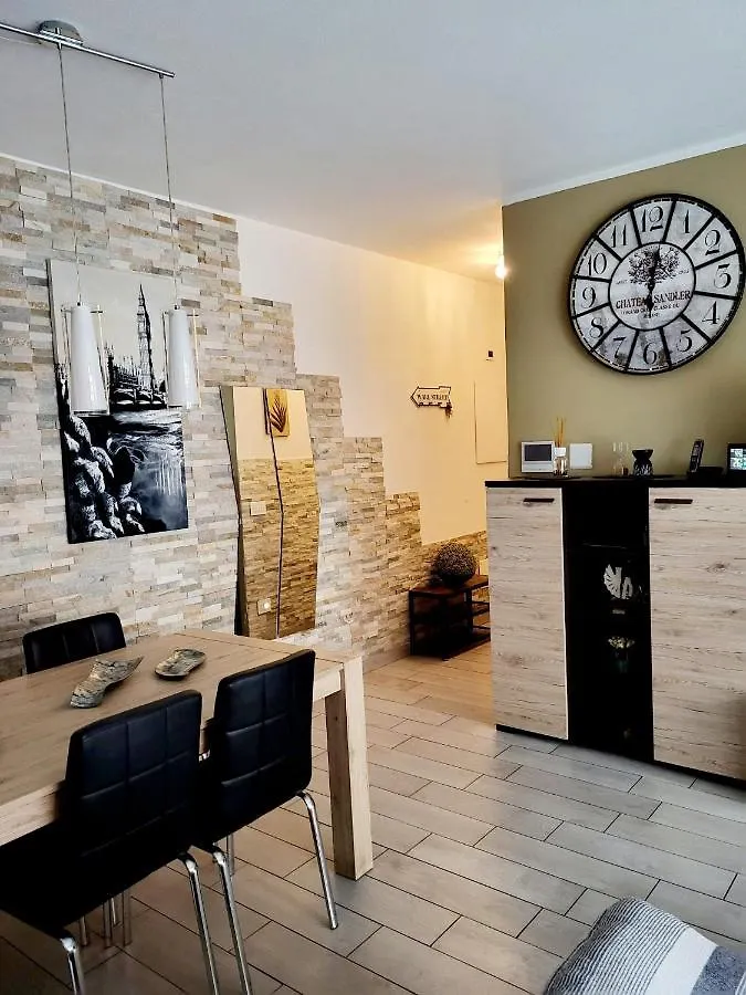 Varese Prime - Large Independent Apartment, Air Conditioning, 2 Bathrooms, 2 Free Covered Parking Spaces, No Restricted Traffic Zone, Train Station 100M, Theatre 150M, Historic City Centre 0*,