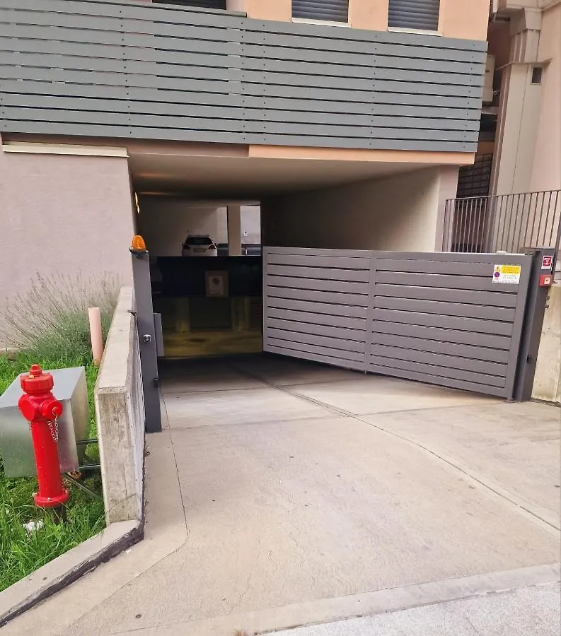 Varese Prime - Large Independent Apartment, Air Conditioning, 2 Bathrooms, 2 Free Covered Parking Spaces, No Restricted Traffic Zone, Train Station 100M, Theatre 150M, Historic City Centre 0*,  Italien