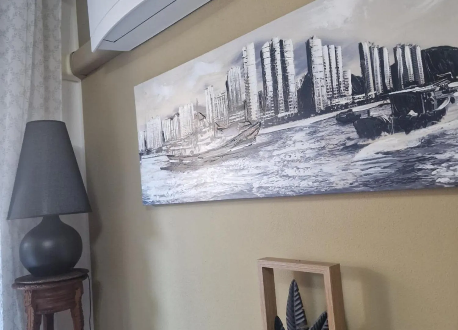 Varese Prime - Large Independent Apartment, Air Conditioning, 2 Bathrooms, 2 Free Covered Parking Spaces, No Restricted Traffic Zone, Train Station 100M, Theatre 150M, Historic City Centre Apartment
