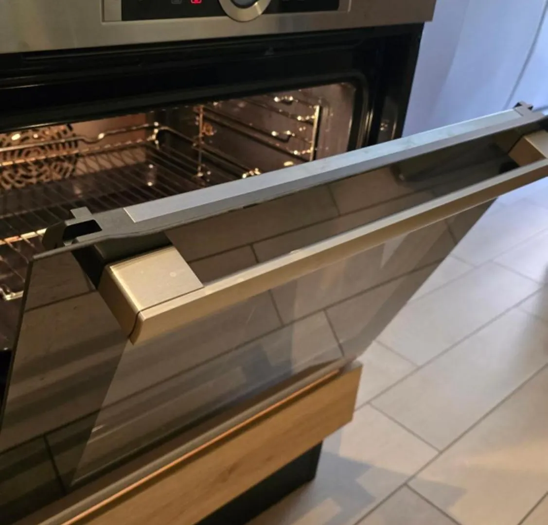 Varese Prime - Large Independent Apartment, Air Conditioning, 2 Bathrooms, 2 Free Covered Parking Spaces, No Restricted Traffic Zone, Train Station 100M, Theatre 150M, Historic City Centre Apartment