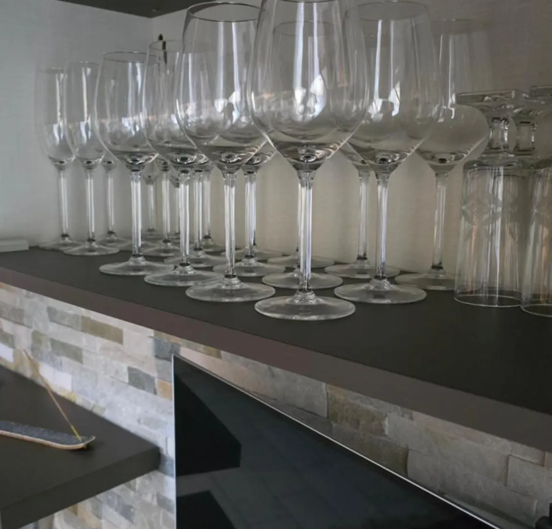 Apartment Varese Prime - Large Independent Apartment, Air Conditioning, 2 Bathrooms, 2 Free Covered Parking Spaces, No Restricted Traffic Zone, Train Station 100M, Theatre 150M, Historic City Centre